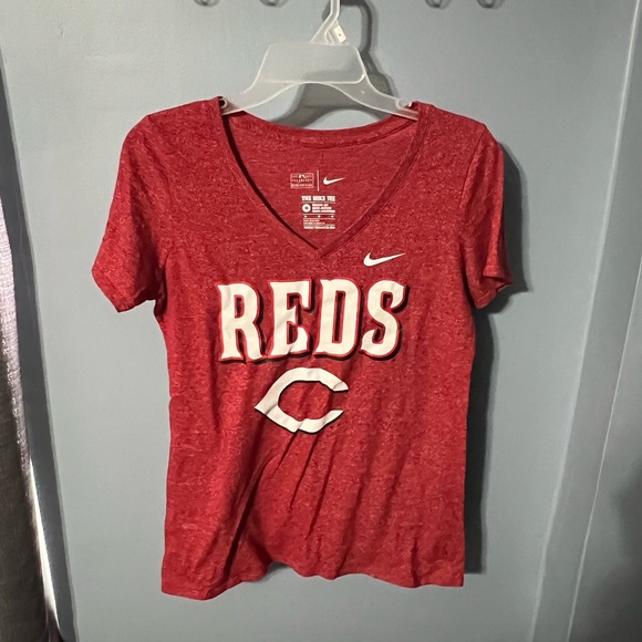 Cincinnati Reds Women’s tshirt - Picture 1 of 3